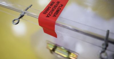 Wszystkie karty mają ścięty róg i są prawidłowe